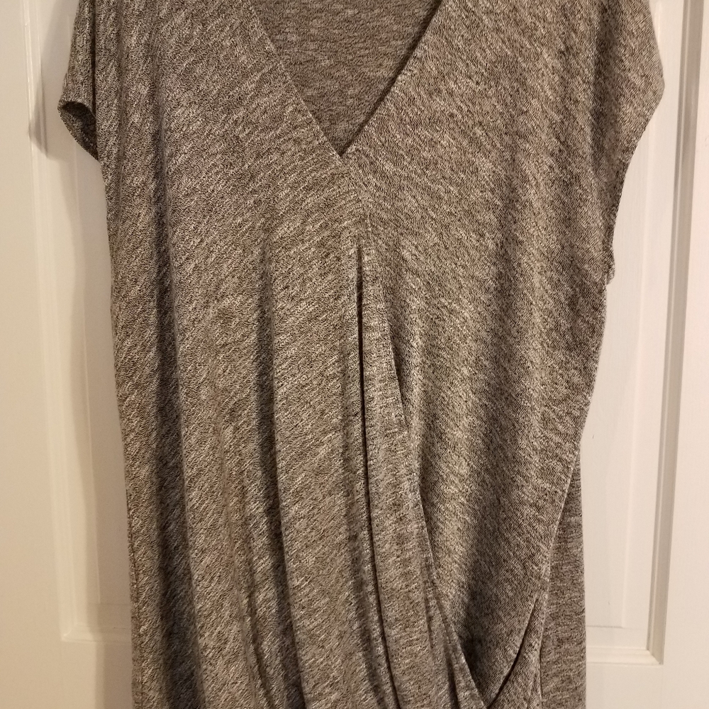 Apt. 9 Twist in front top